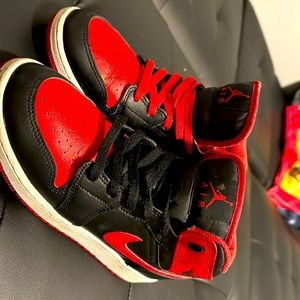 size 5.5y selling for 180$ or bid